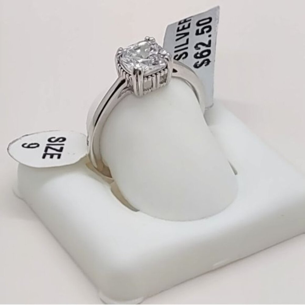 "RJ-R104" Sterling Silver Wedding/Engagement Ring 1 stone Cubic Zirconia Size 9